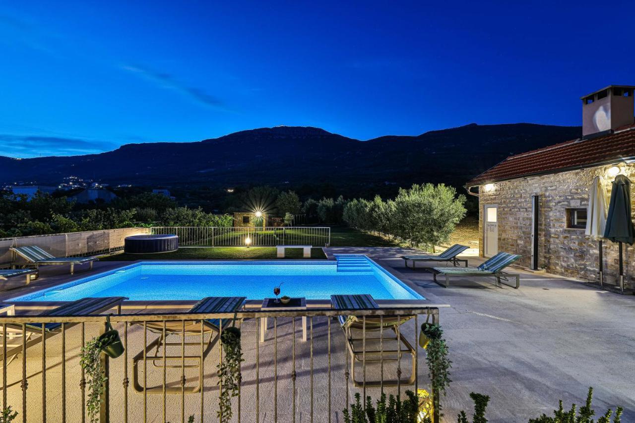 Home Away From Home With Outdoor Pool, Botanical Garden And A Beautiful Sea View Kaštela Εξωτερικό φωτογραφία