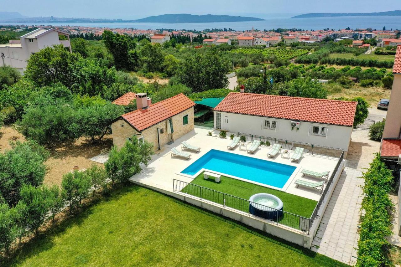 Home Away From Home With Outdoor Pool, Botanical Garden And A Beautiful Sea View Kaštela Εξωτερικό φωτογραφία