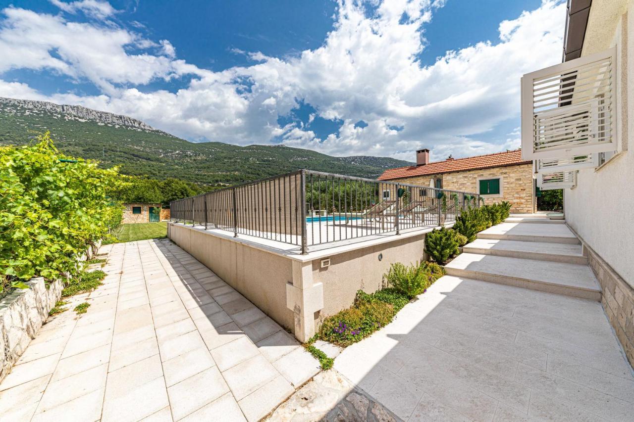 Home Away From Home With Outdoor Pool, Botanical Garden And A Beautiful Sea View Kaštela Εξωτερικό φωτογραφία