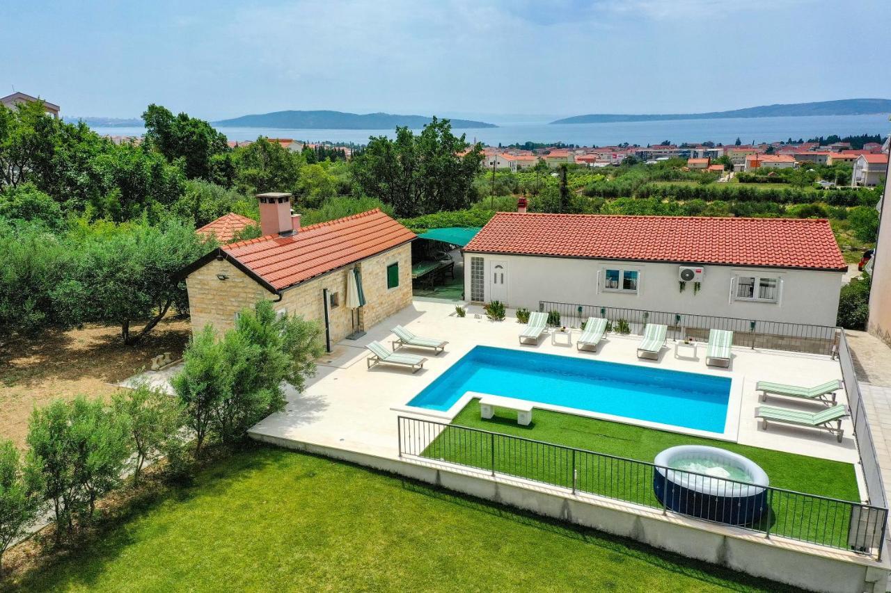 Home Away From Home With Outdoor Pool, Botanical Garden And A Beautiful Sea View Kaštela Εξωτερικό φωτογραφία