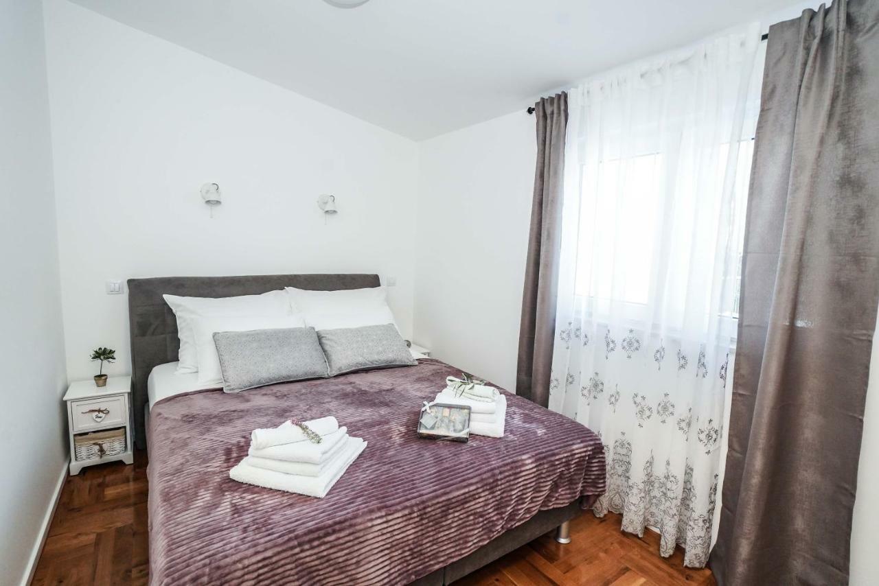 Home Away From Home With Outdoor Pool, Botanical Garden And A Beautiful Sea View Kaštela Εξωτερικό φωτογραφία