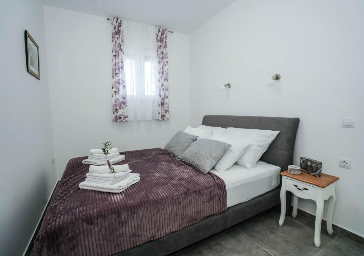 Home Away From Home With Outdoor Pool, Botanical Garden And A Beautiful Sea View Kaštela Εξωτερικό φωτογραφία