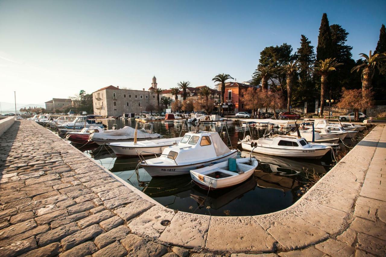 Home Away From Home With Outdoor Pool, Botanical Garden And A Beautiful Sea View Kaštela Εξωτερικό φωτογραφία